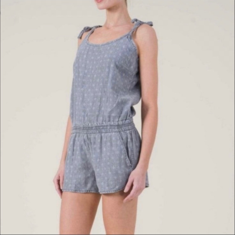 Anthropologie Level 99 Cassie Chambray Romper Gray Printed Denim Size Medium - Picture 2 of 10
